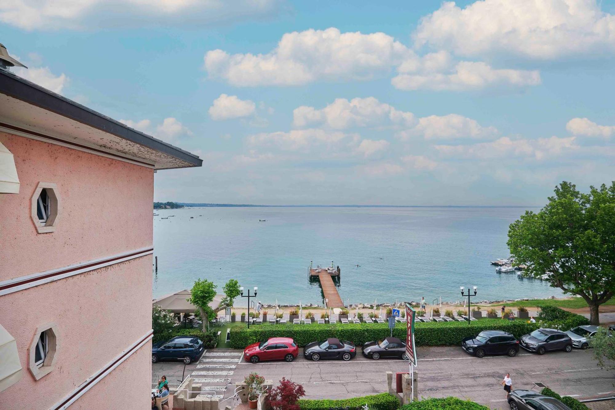 Kriss Internazionale Hotel Бардоліно Екстер'єр фото