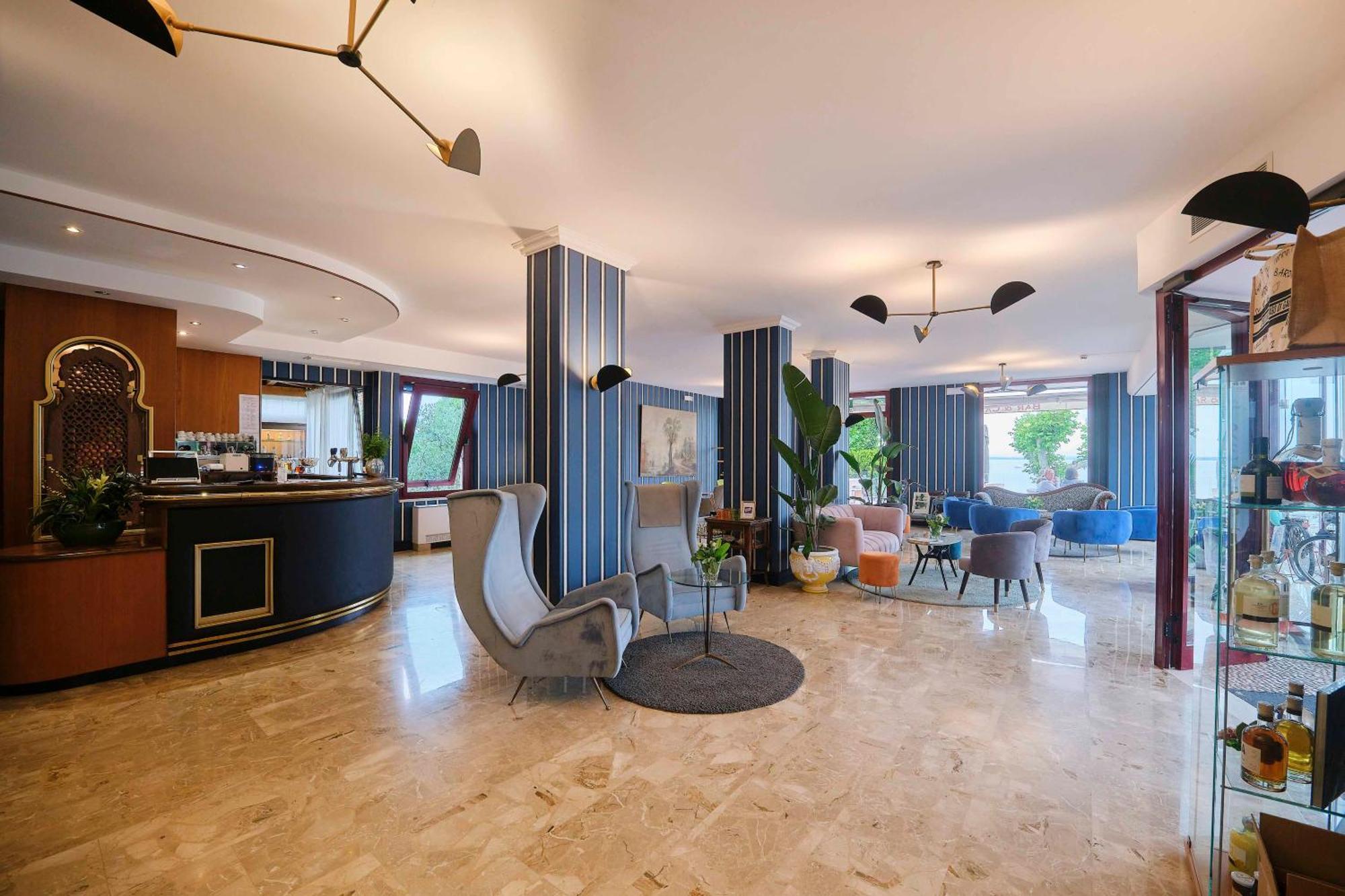 Kriss Internazionale Hotel Бардоліно Екстер'єр фото