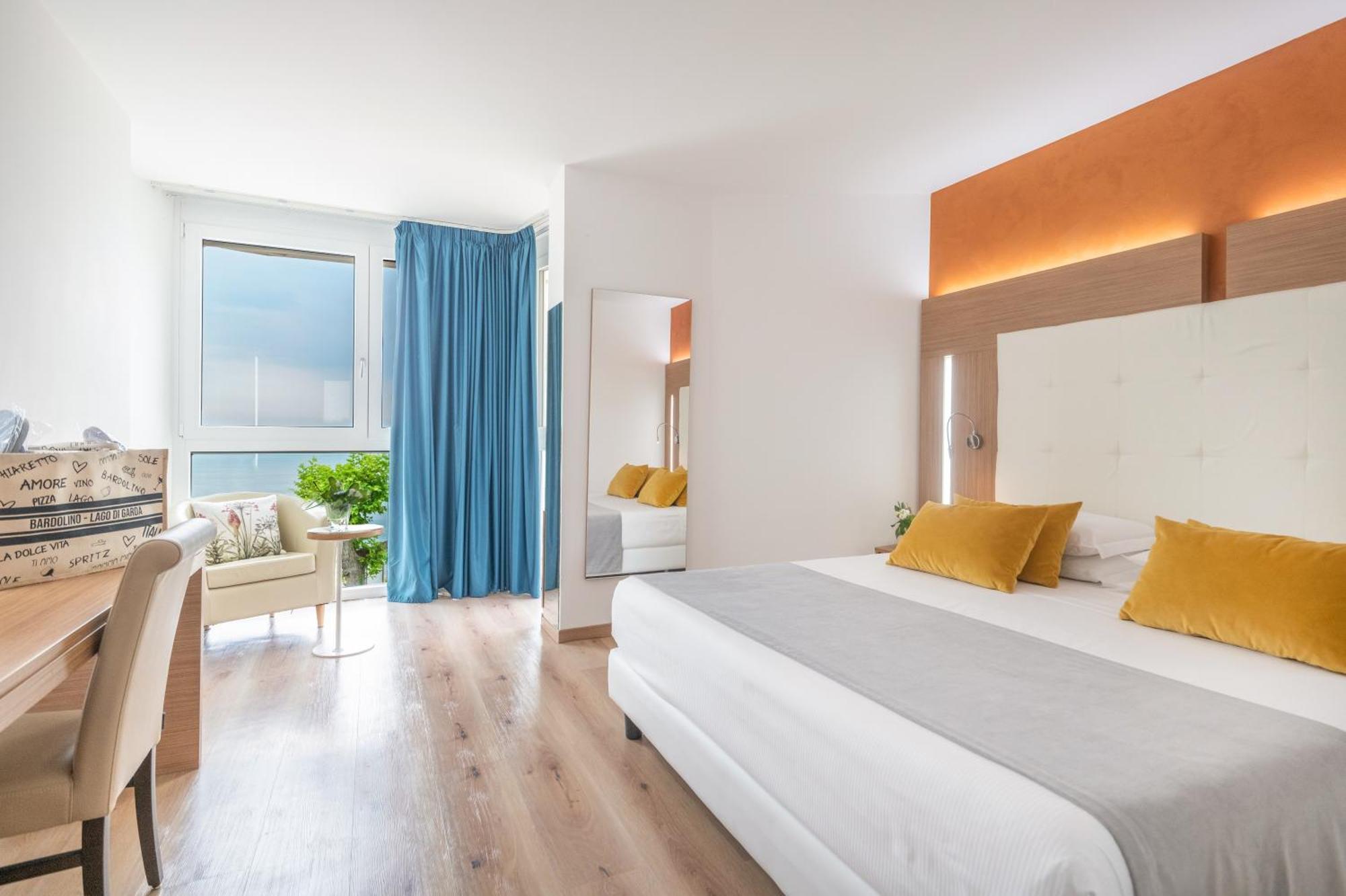Kriss Internazionale Hotel Бардоліно Екстер'єр фото