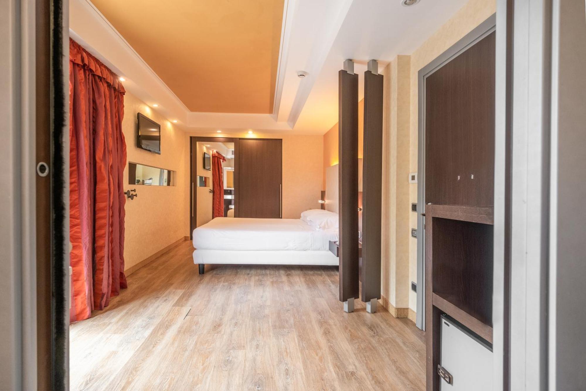 Kriss Internazionale Hotel Бардоліно Екстер'єр фото