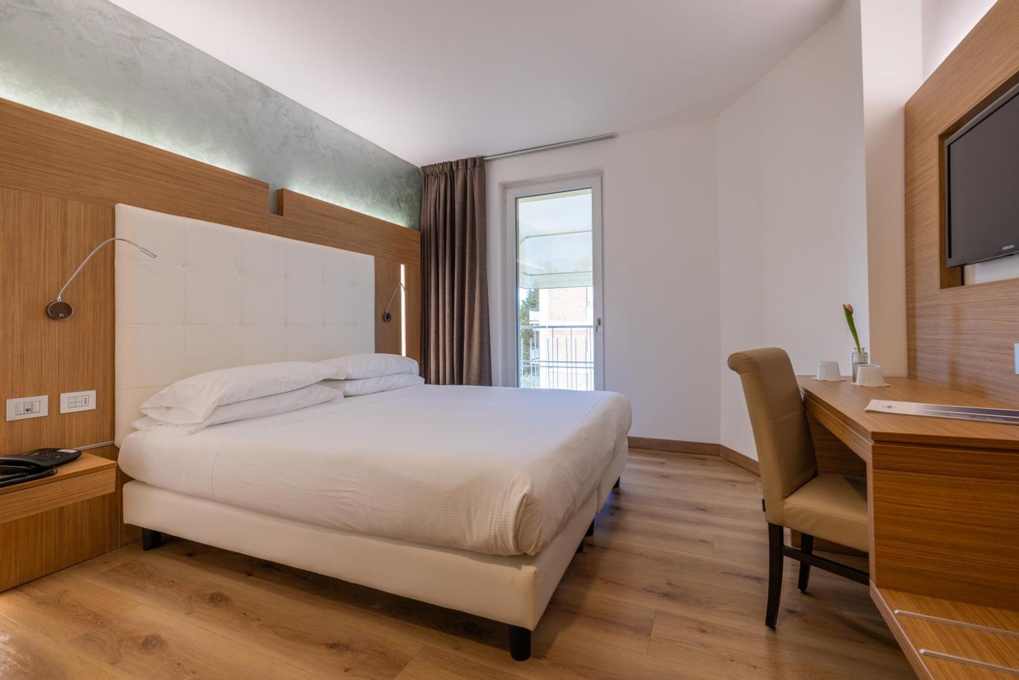 Kriss Internazionale Hotel Бардоліно Екстер'єр фото