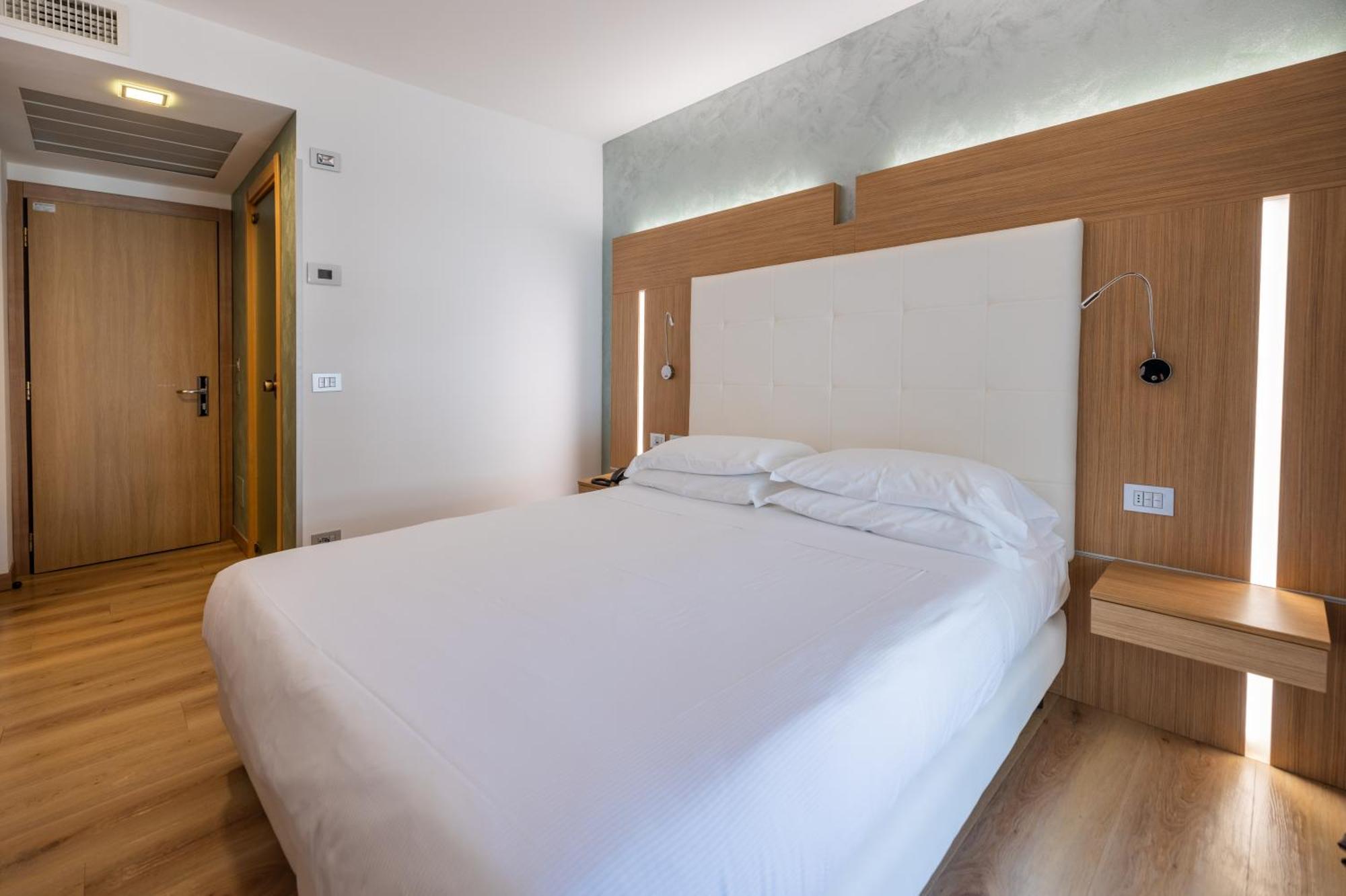 Kriss Internazionale Hotel Бардоліно Екстер'єр фото