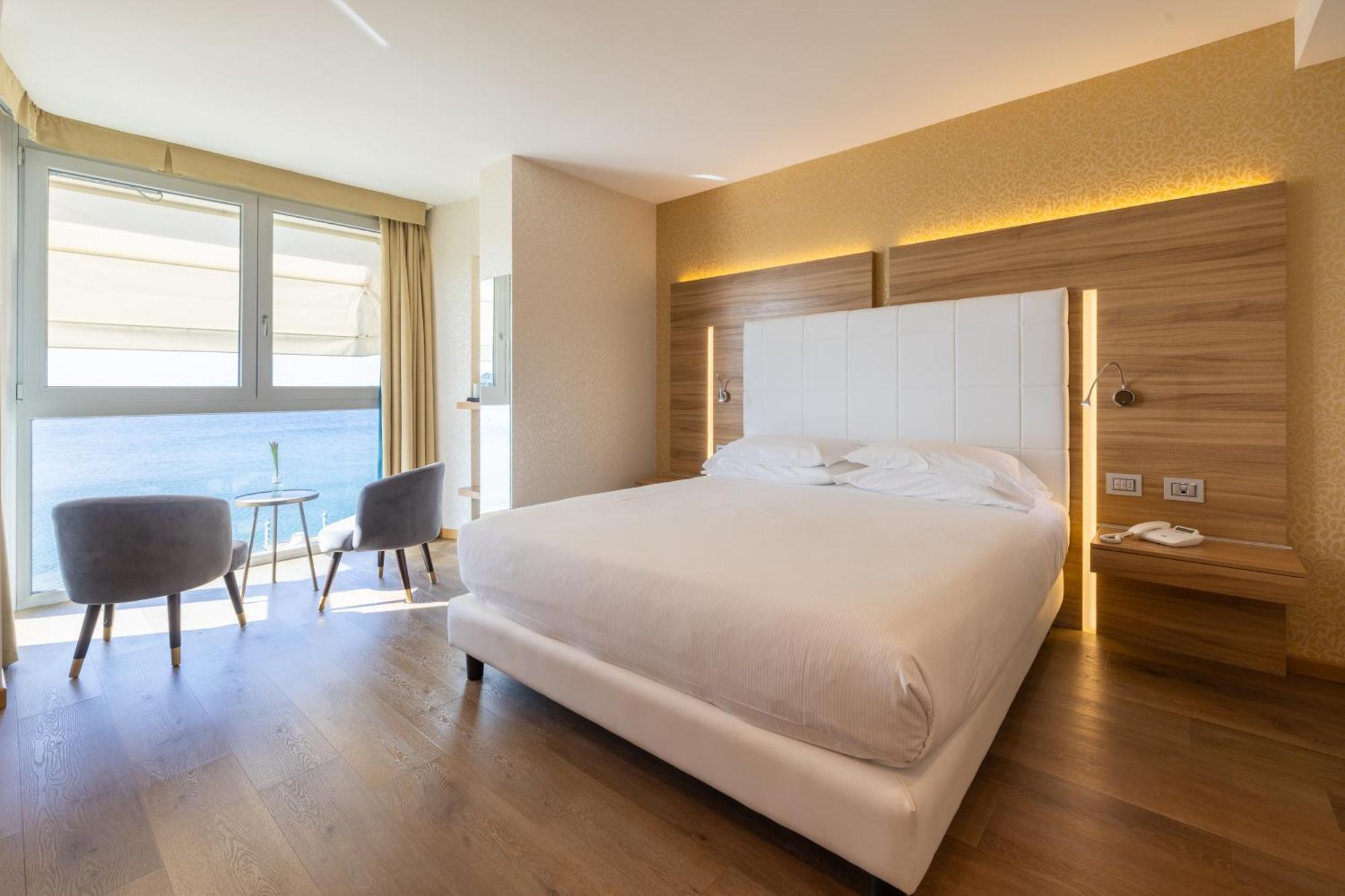 Kriss Internazionale Hotel Бардоліно Екстер'єр фото
